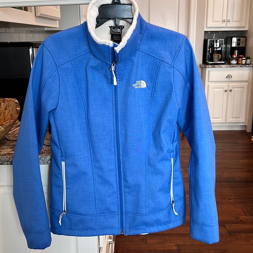North Face womens large. Was a gift but only wore it a couple of times.